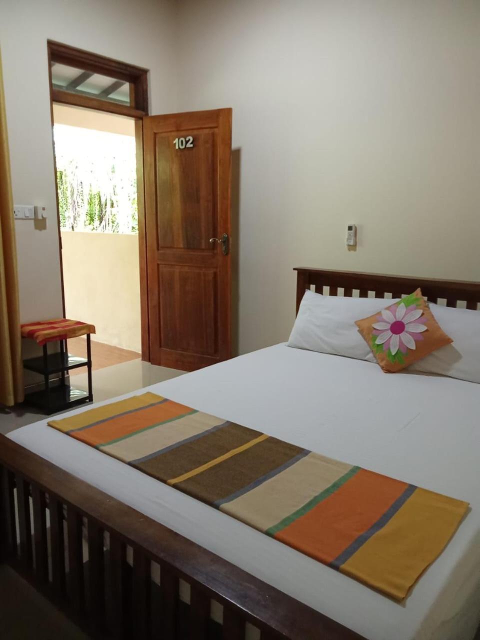 Udesh Guest Hotel Polonnaruwa Quarto foto
